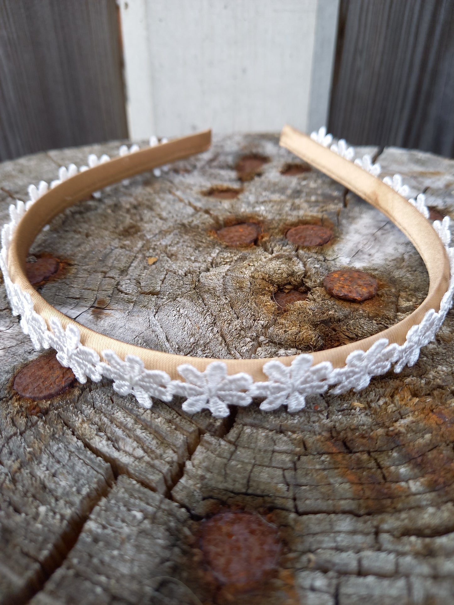 Diadeem white flower