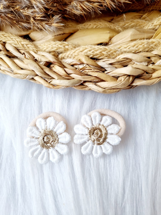 Mini haar elastiekjes madelief goud 2 stuks