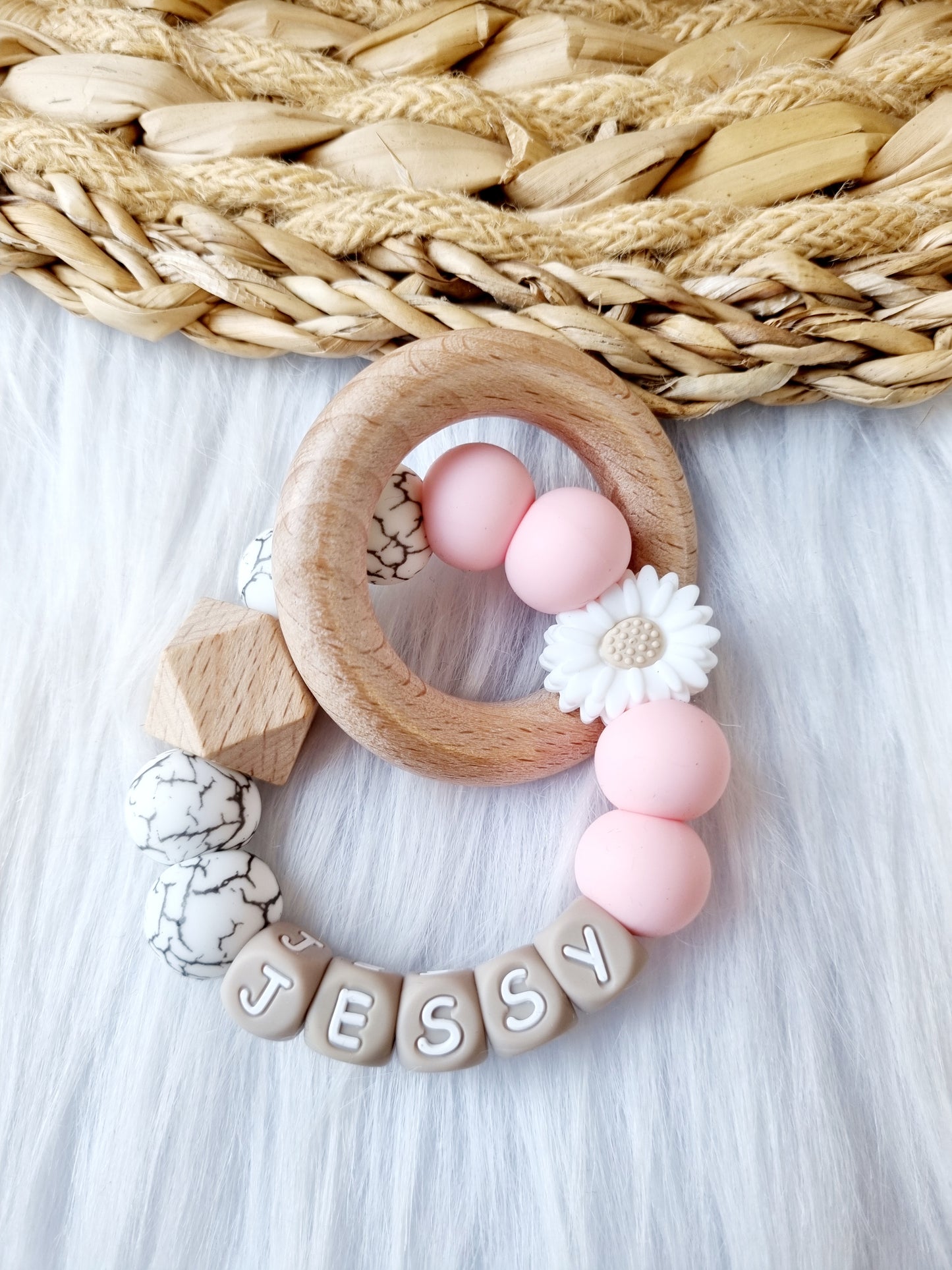 Bijtring daisy Kies je kleuren zelf
Babypink, crackle wit