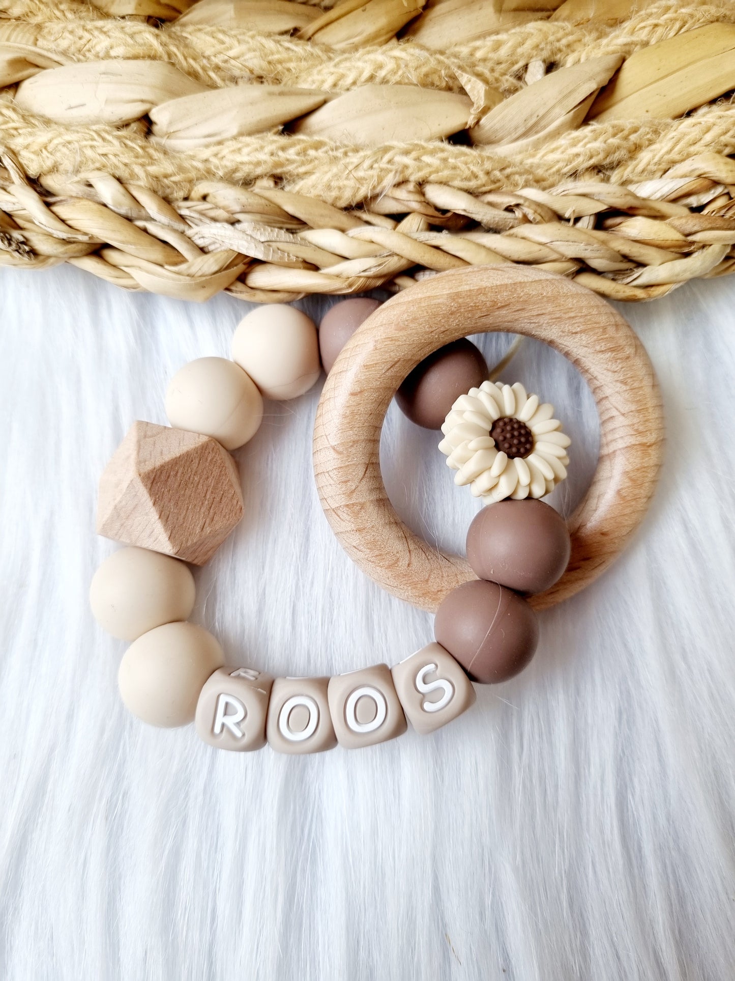 Bijtring met naam daisy beige