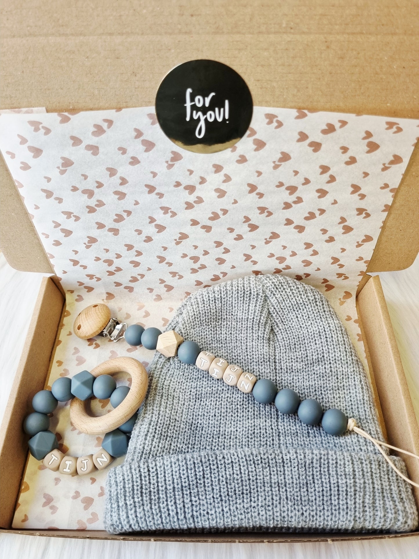 Kraamcadeau set Julian (baby mutsje, speenkoord, bijting)