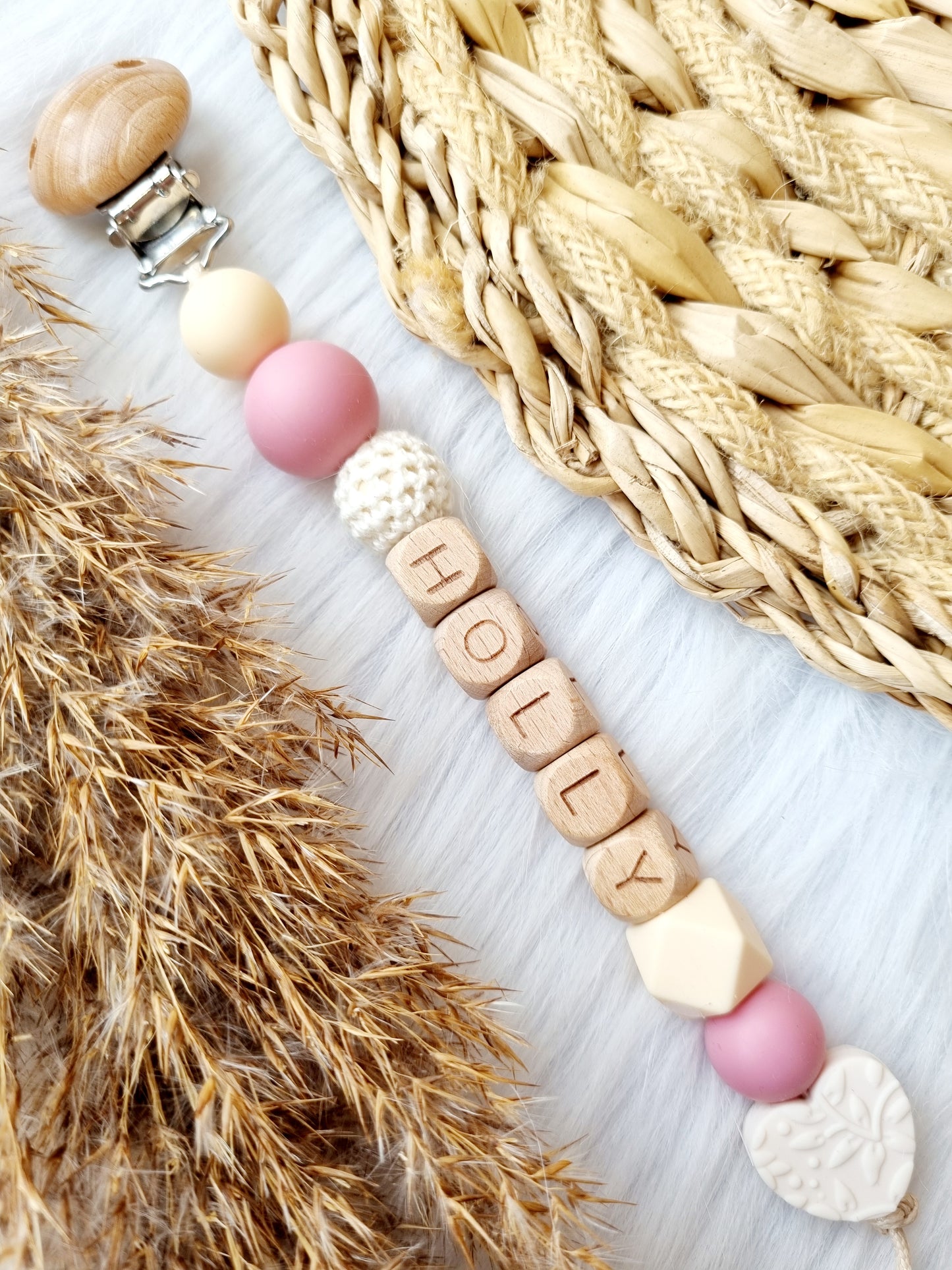 Speenkoord met naam hart
Beige dusty rose