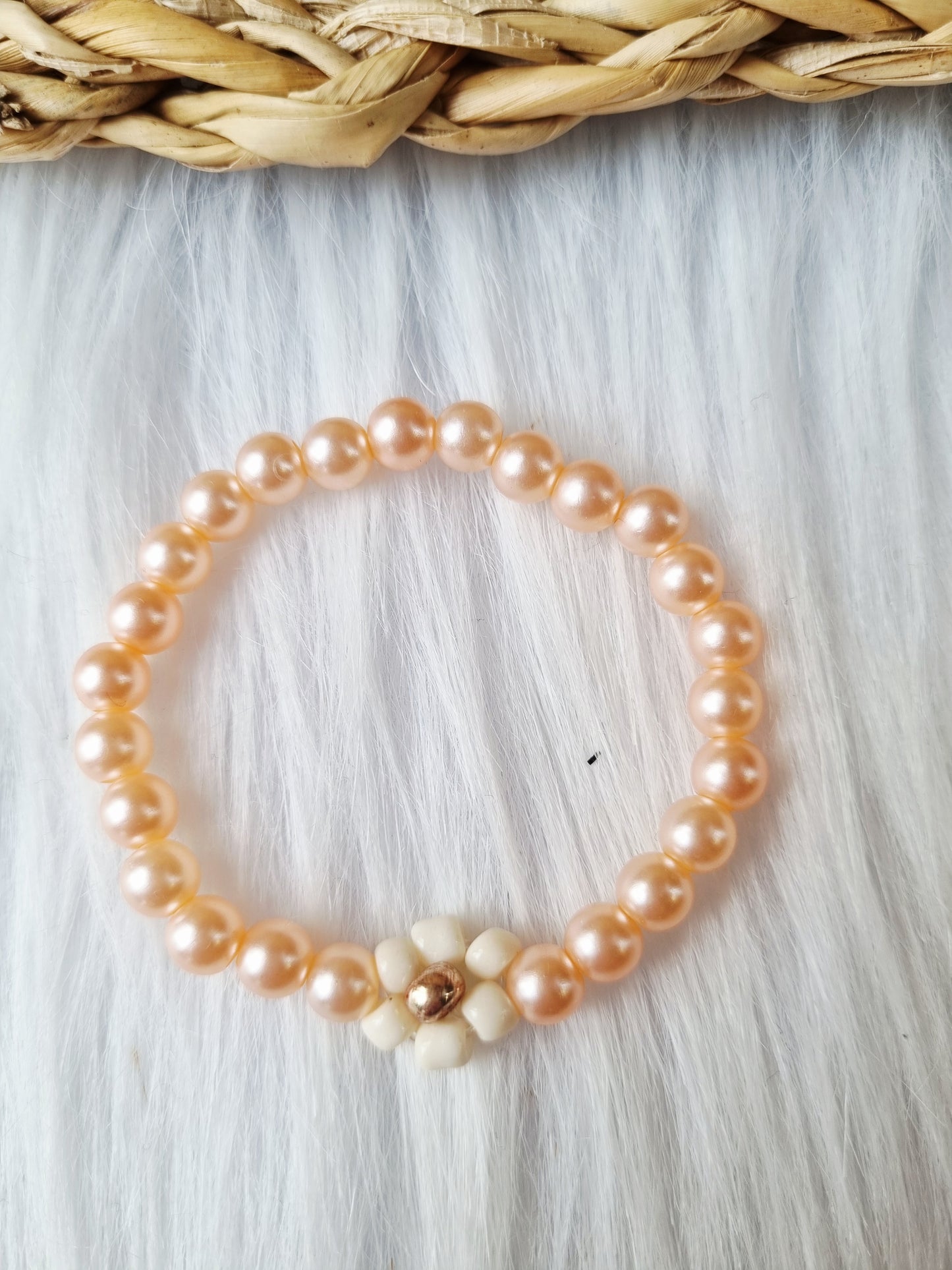 Kinder armband Pearl daisy single zalmroze