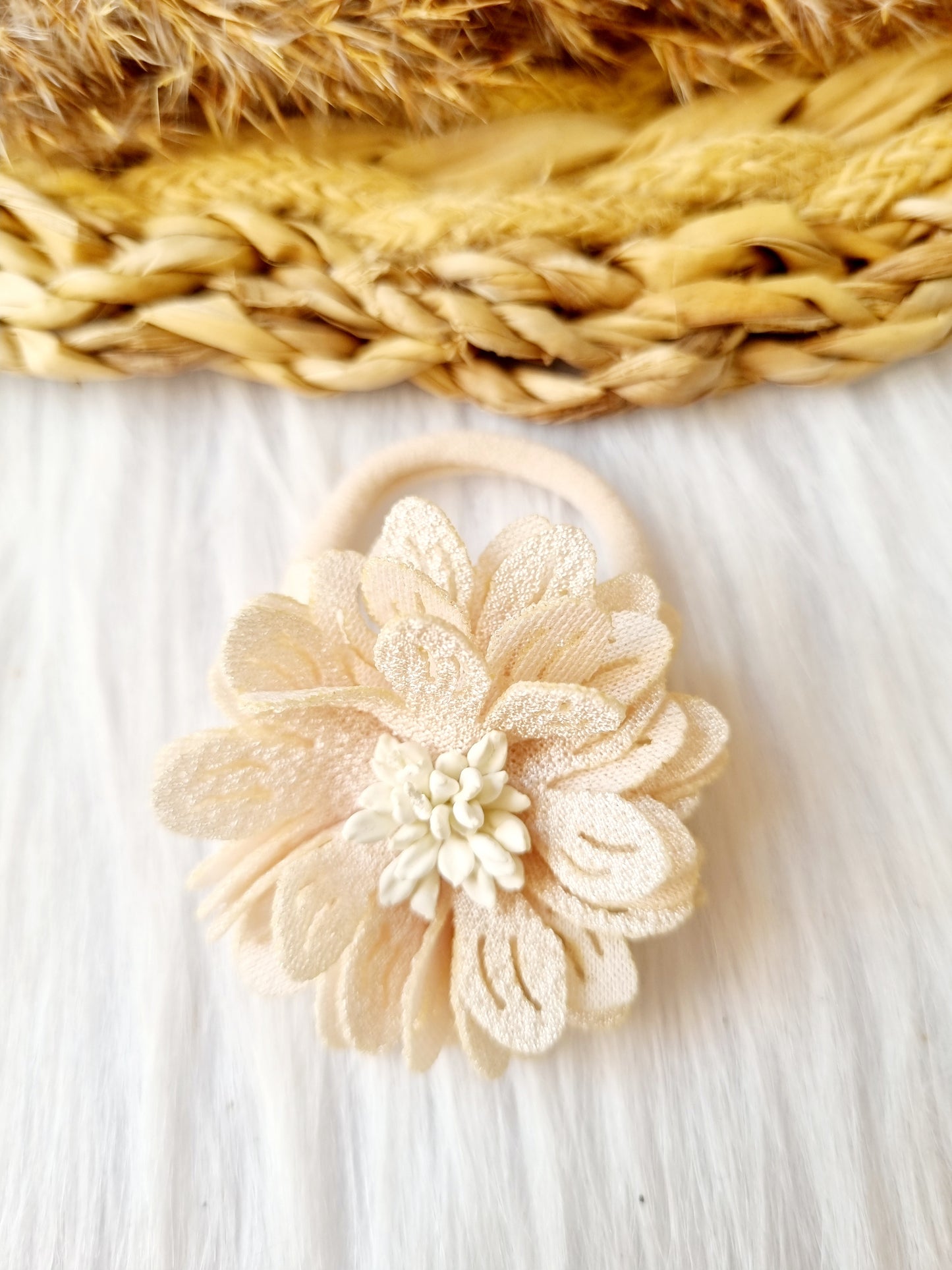 Haar elastiekje dahlia beige