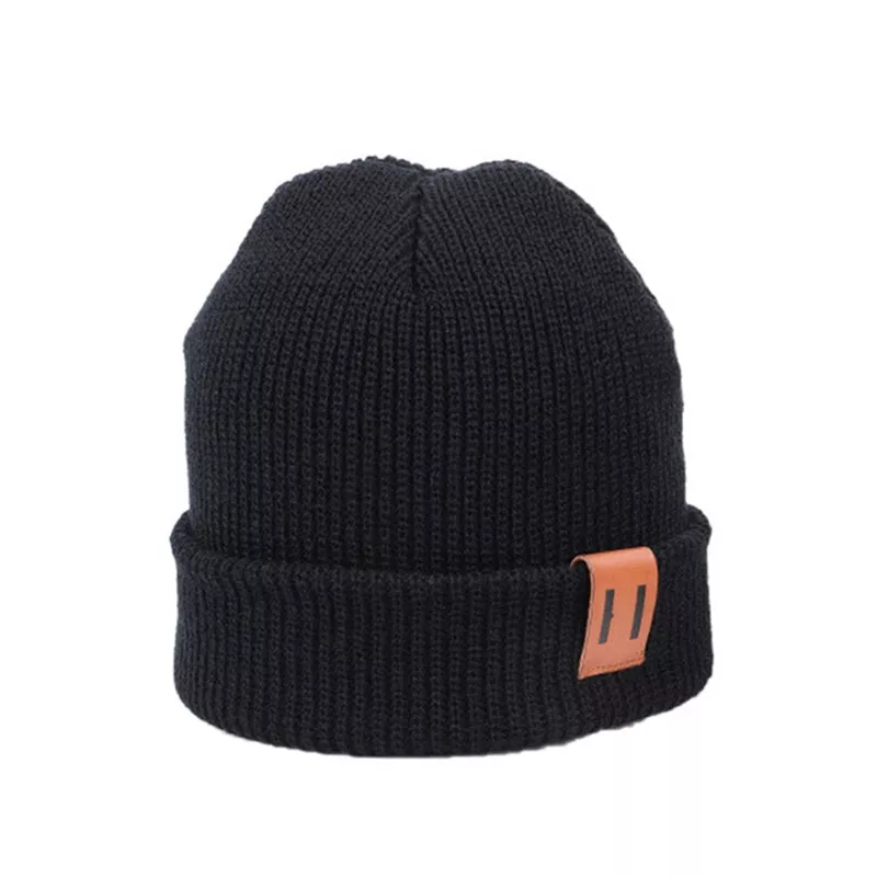 Met deze stoere beanie heeft je kleintje geen koud hoofd deze winter. Het leatherlook label maakt het helemaal af. baby beanie zwart