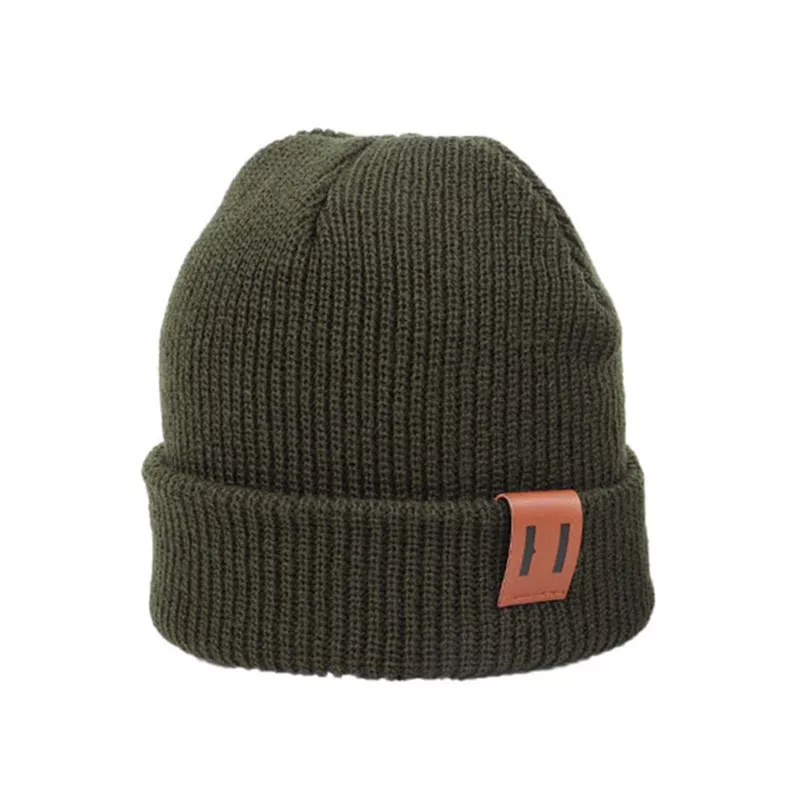 Met deze stoere beanie heeft je kleintje geen koud hoofd deze winter. Het leatherlook label maakt het helemaal af. baby beanie groen