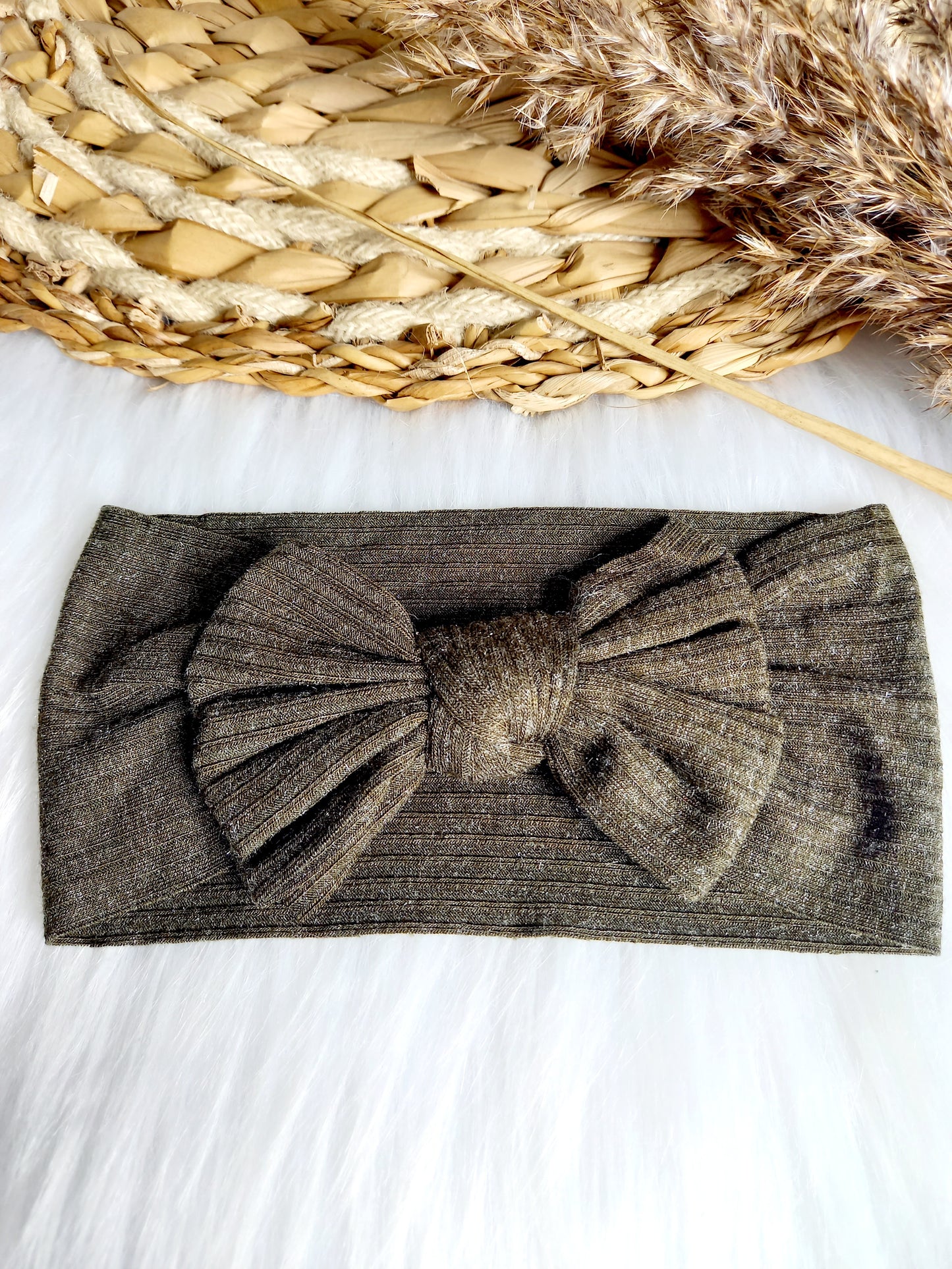 Dit super leuke haarbandjes voor kleine meisjes het is gemaakt van lekker zachte stof en stretcht lekker mee. Ze zijn verkrijgbaar in verschillende kleuren zodat je het kan matchen bij het outfit van je meisje. kinderhaarband, haaraccessoires, baby haarband, winterhaarband, Haarband twist, haarband lotte