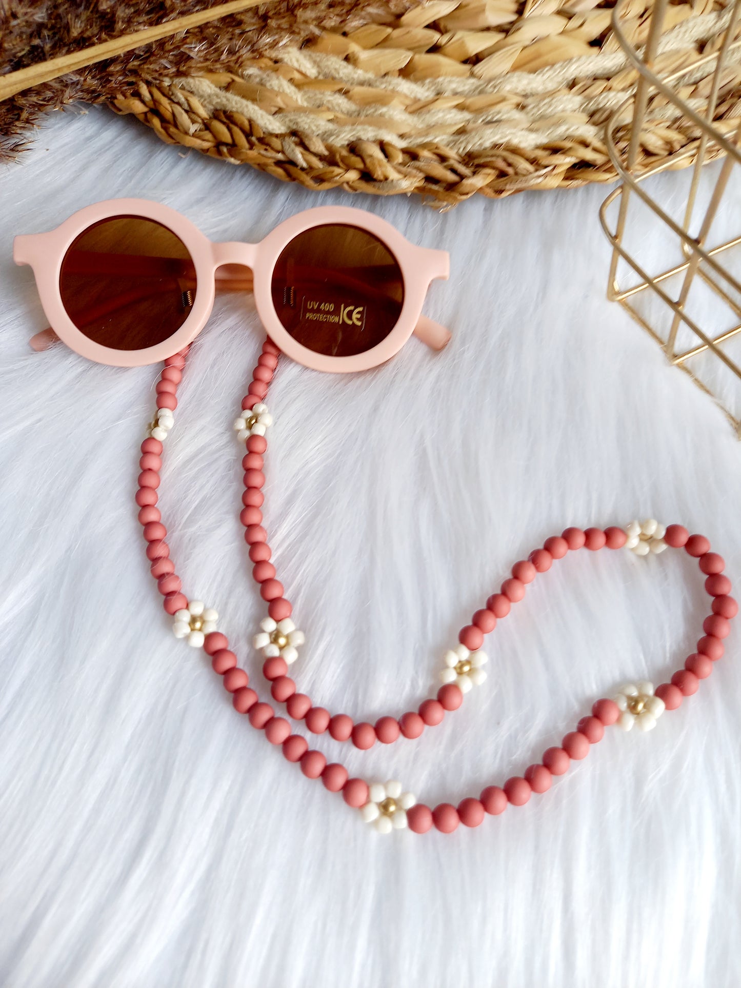 Dit mooie zonnebrillenkoord kan niet ontbreken voor de zomer. Zonnebrilkoord daisy terra-rose