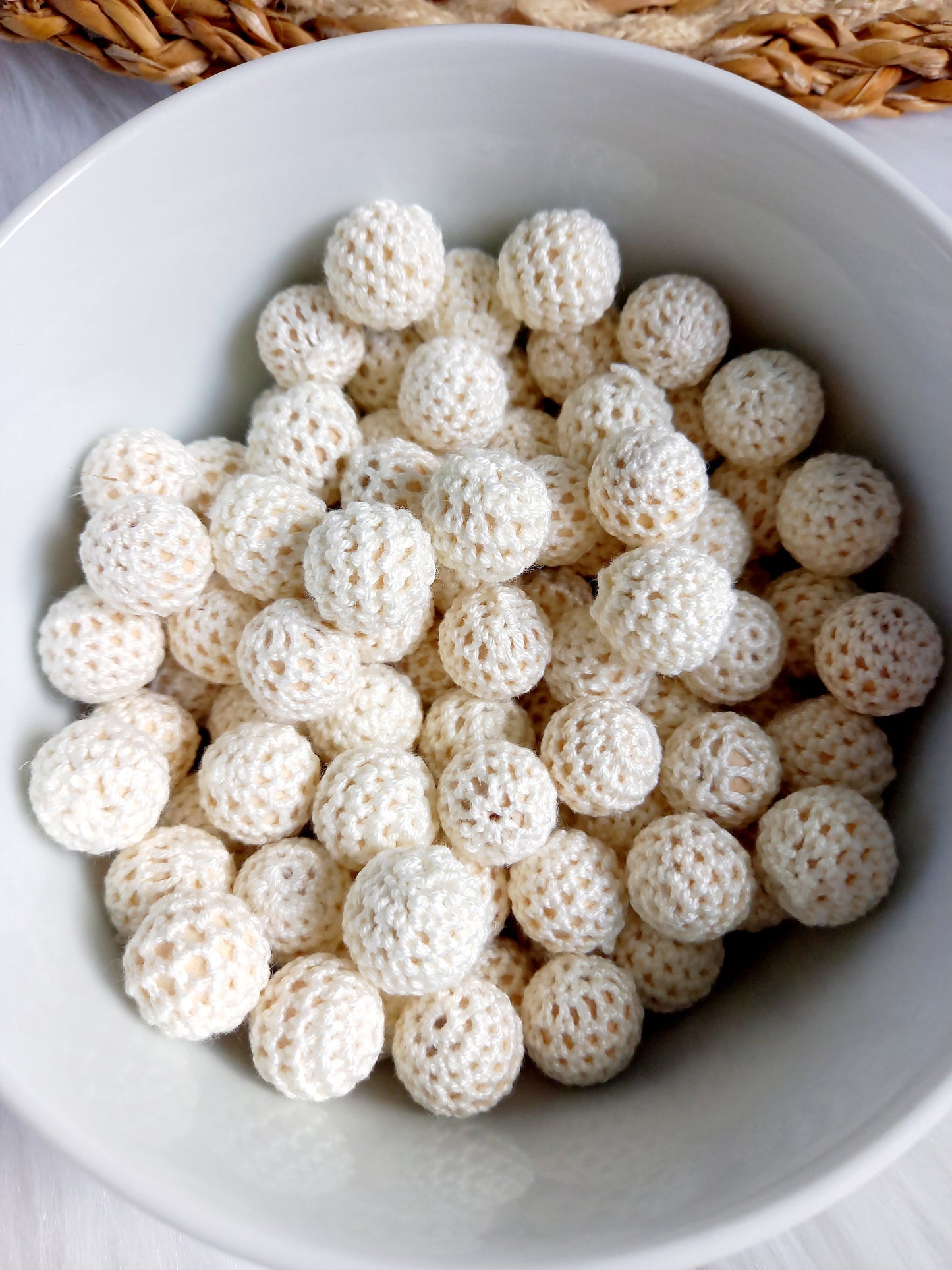 gehaakte kralen Met deze mooie gehaakte katoenen kralen kunt u de leukste creaties maken voor uw kleintje. Ze zijn geschikt voor: Speenkoorden, wagenspanners, bijtringen en nog veel meer. diy, gehaakte kralen creme