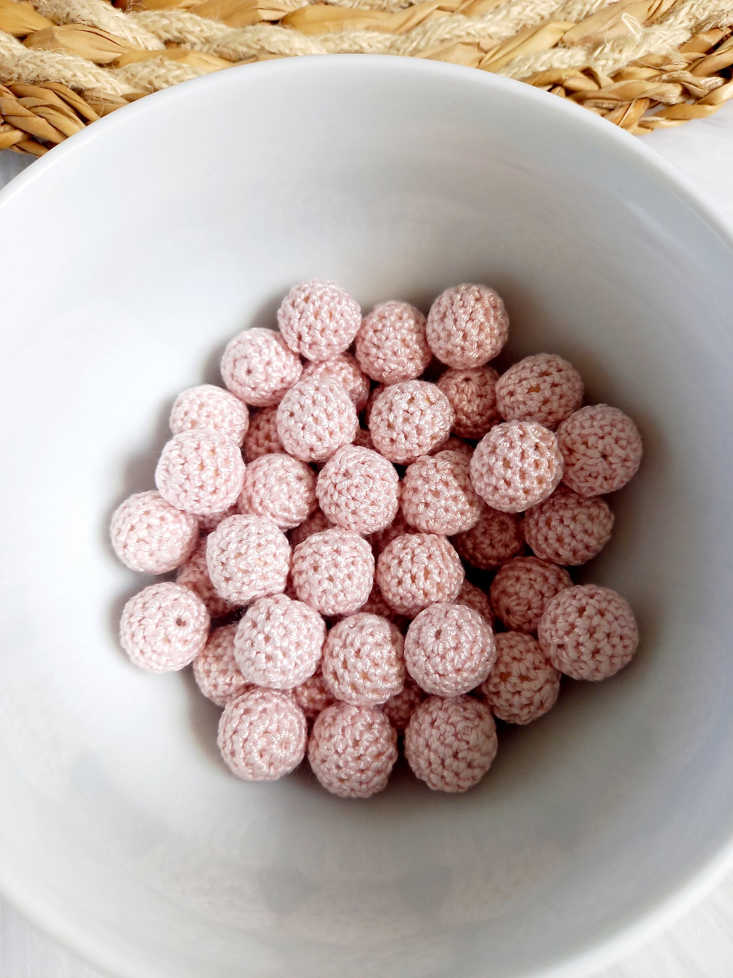 gehaakte kralen Met deze mooie gehaakte katoenen kralen kunt u de leukste creaties maken voor uw kleintje. Ze zijn geschikt voor: Speenkoorden, wagenspanners, bijtringen en nog veel meer. diy, gehaakte kralen blush