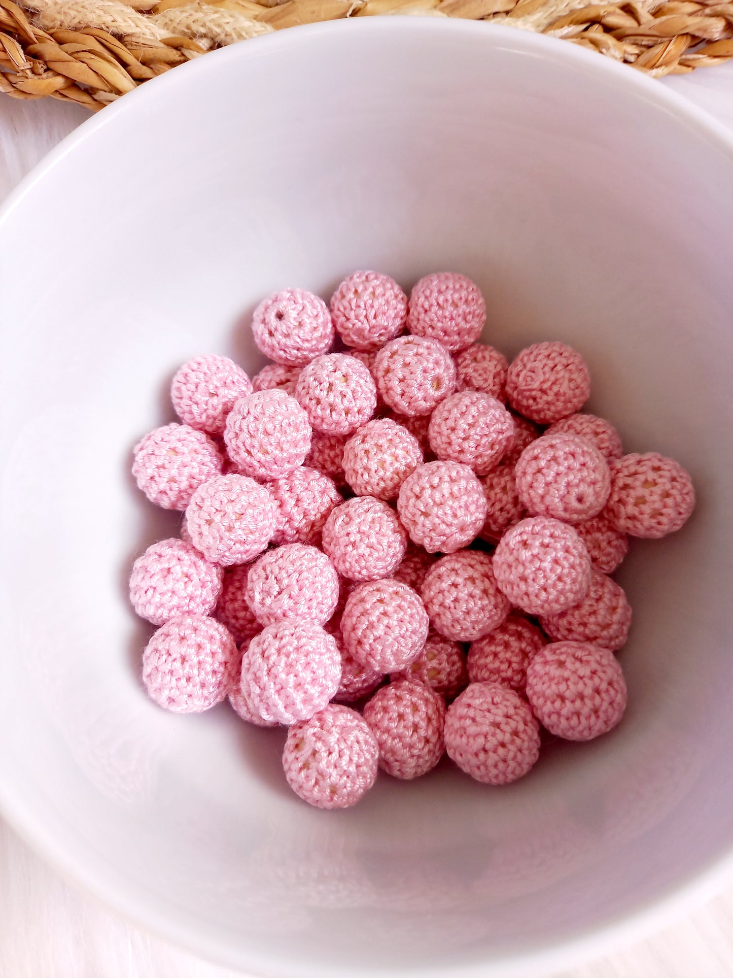 gehaakte kralen Met deze mooie gehaakte katoenen kralen kunt u de leukste creaties maken voor uw kleintje. Ze zijn geschikt voor: Speenkoorden, wagenspanners, bijtringen en nog veel meer. diy, gehaakte kralen babypink