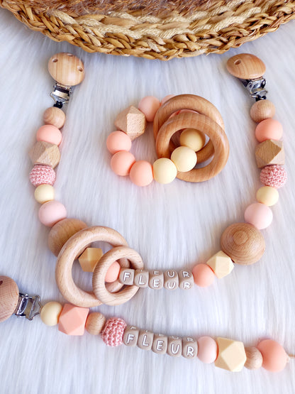 Giftset happy by lies (wagenspanner,speenkoord, bijtring) peach ,vanille, light pink