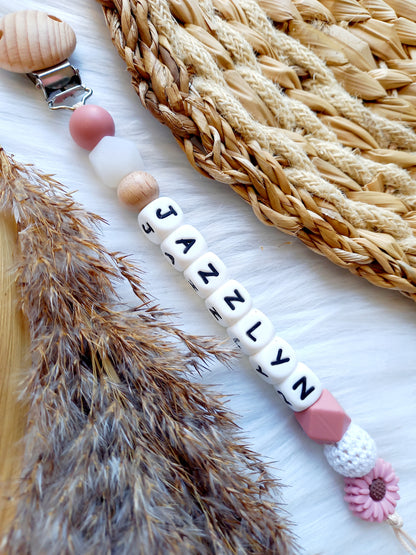 Speenkoord met naam daisy powderblush/clear