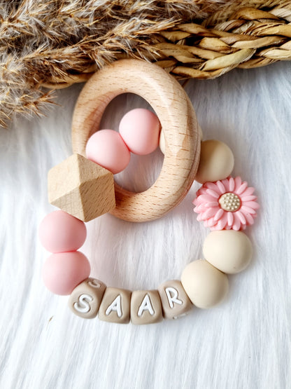 Bijtring met naam daisy babypink