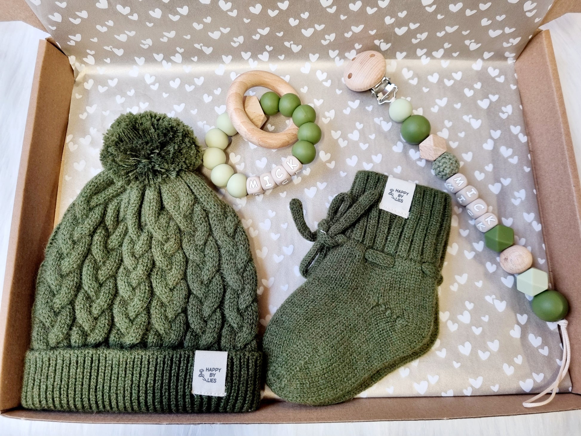 Kraamcadeau set Merino groen (mutsje, sokjes, speenkoord, bijtring)