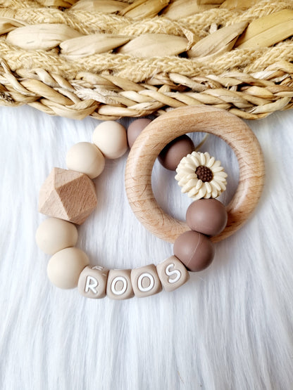 Bijtring met naam daisy beige