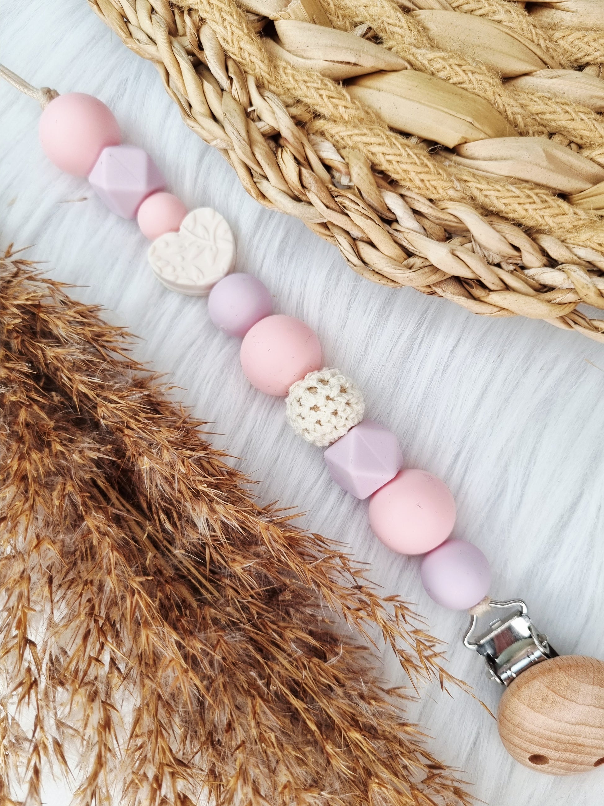 Speenkoord met naam Hart off-white, babypink, lila