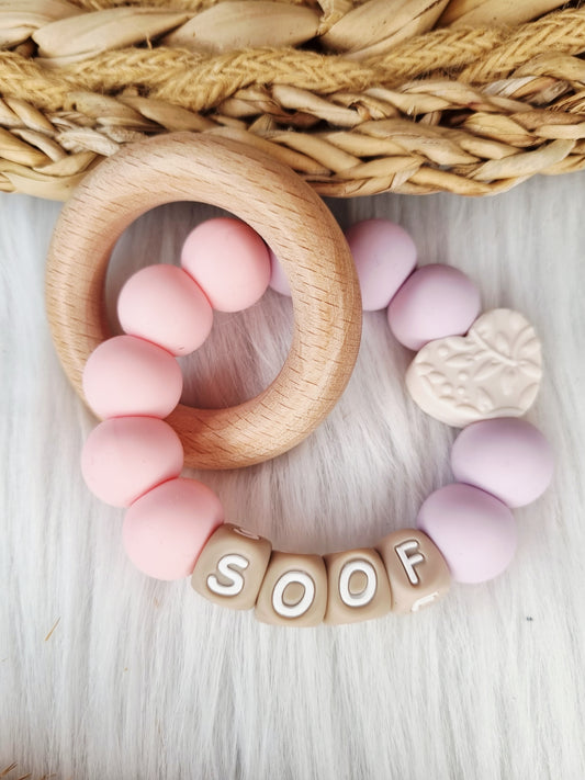 Bijtring met naam Hart off-white, babypink, lila