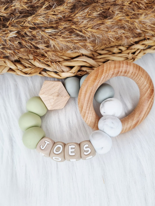 Bijtring met naam - Sage, marble, lichtgrijs