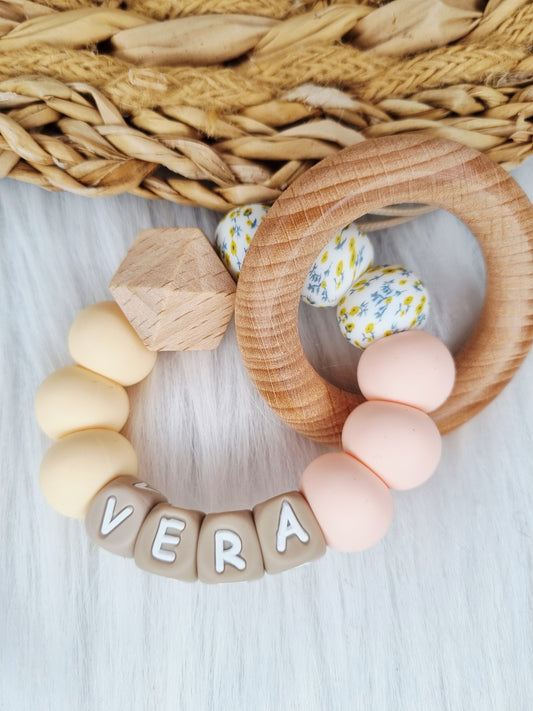 Bijtring met naam - Bloem, lightpink, vanille