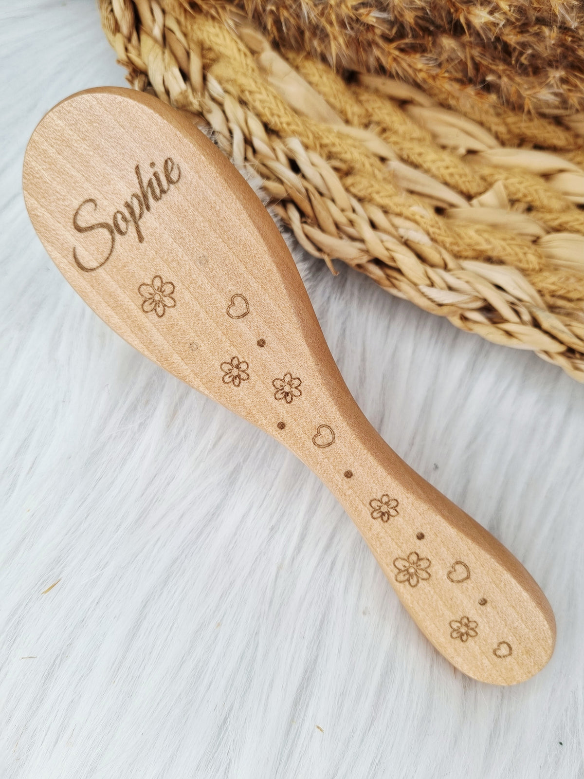 Houten babyborstel met naam Bloemetjes & Hartjes (gegraveerd)