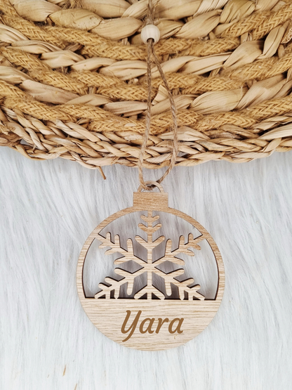 Houten kerstbal met naam – Sneeuwvlok 