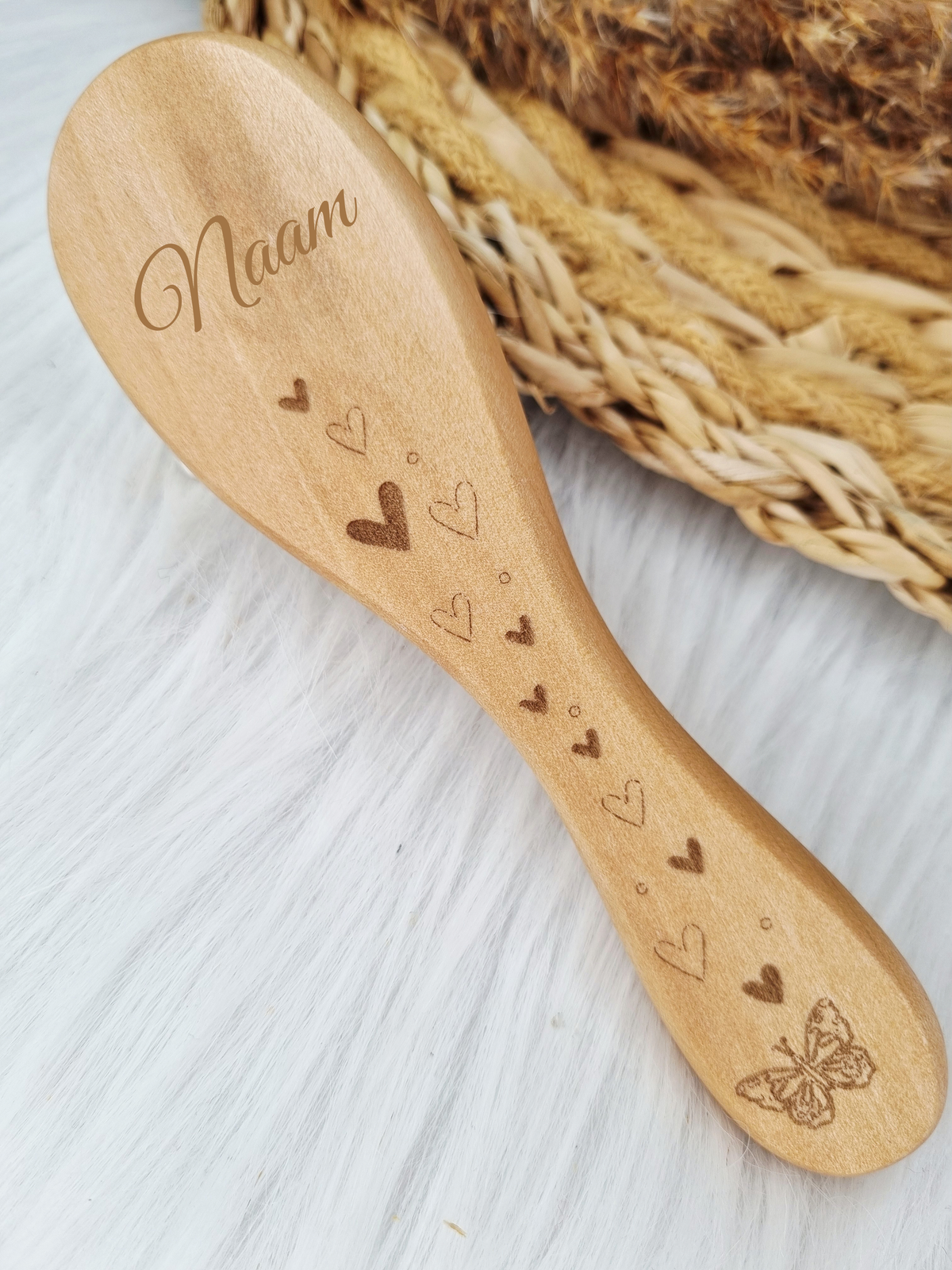 Houten babyborstel met naam Vlinder & Hartjes (gegraveerd)