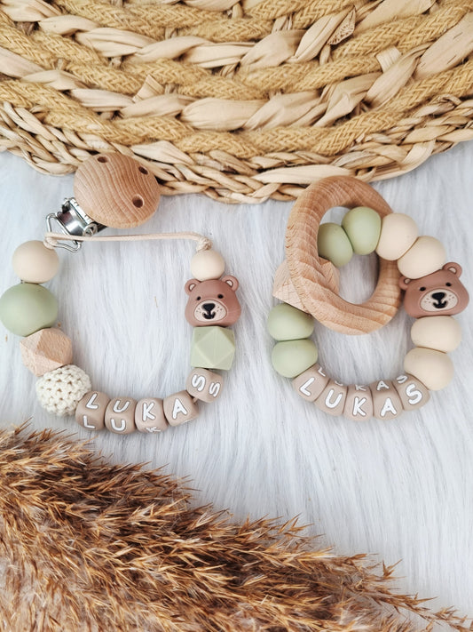 Speenkoord met naam en figuurtje (Jouw eigen ontwerp) beer, sage, beige met bijpassende bijtring