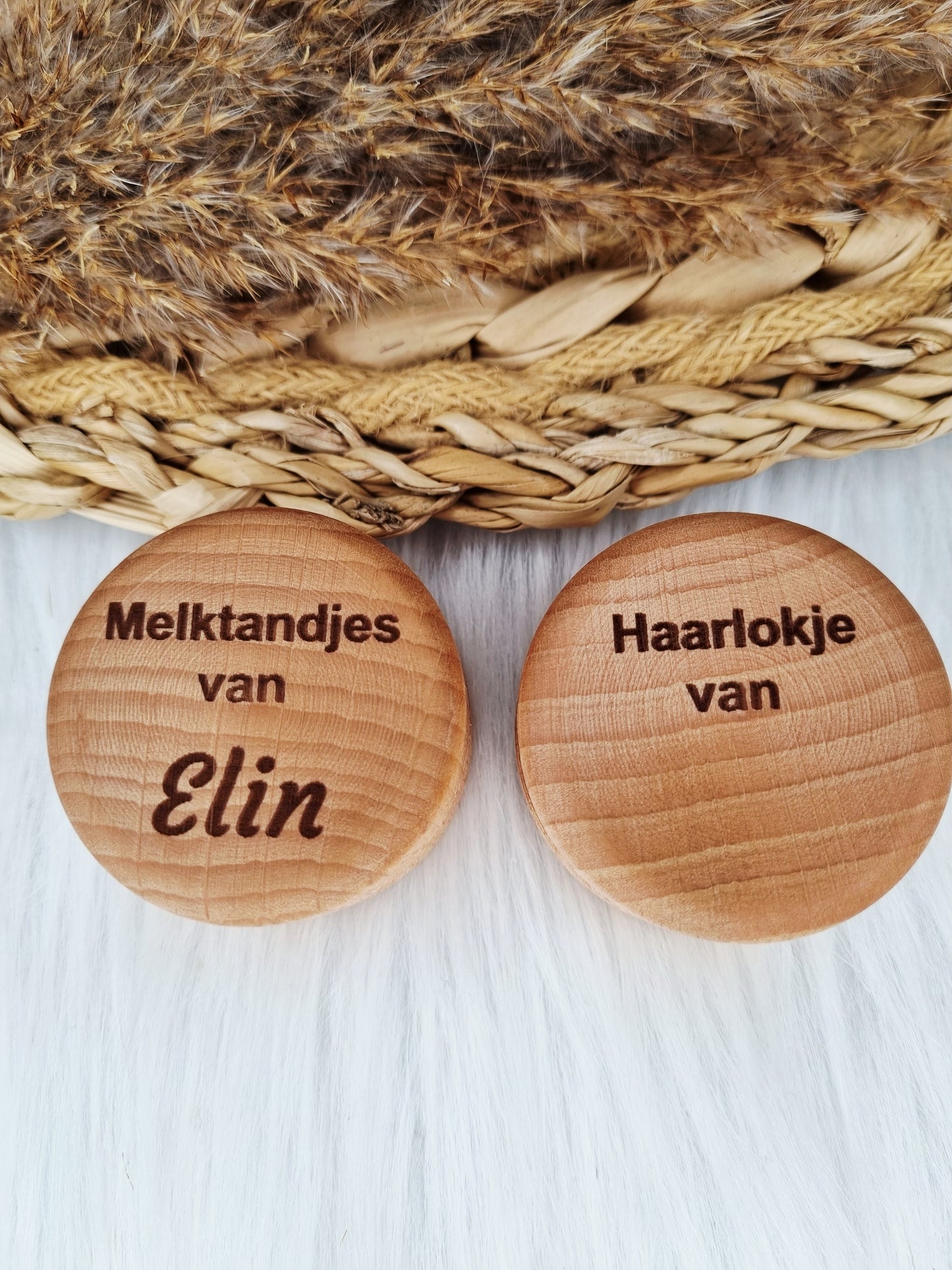 Houten tandendoosje of haarlokdoosje (gegraveerd)