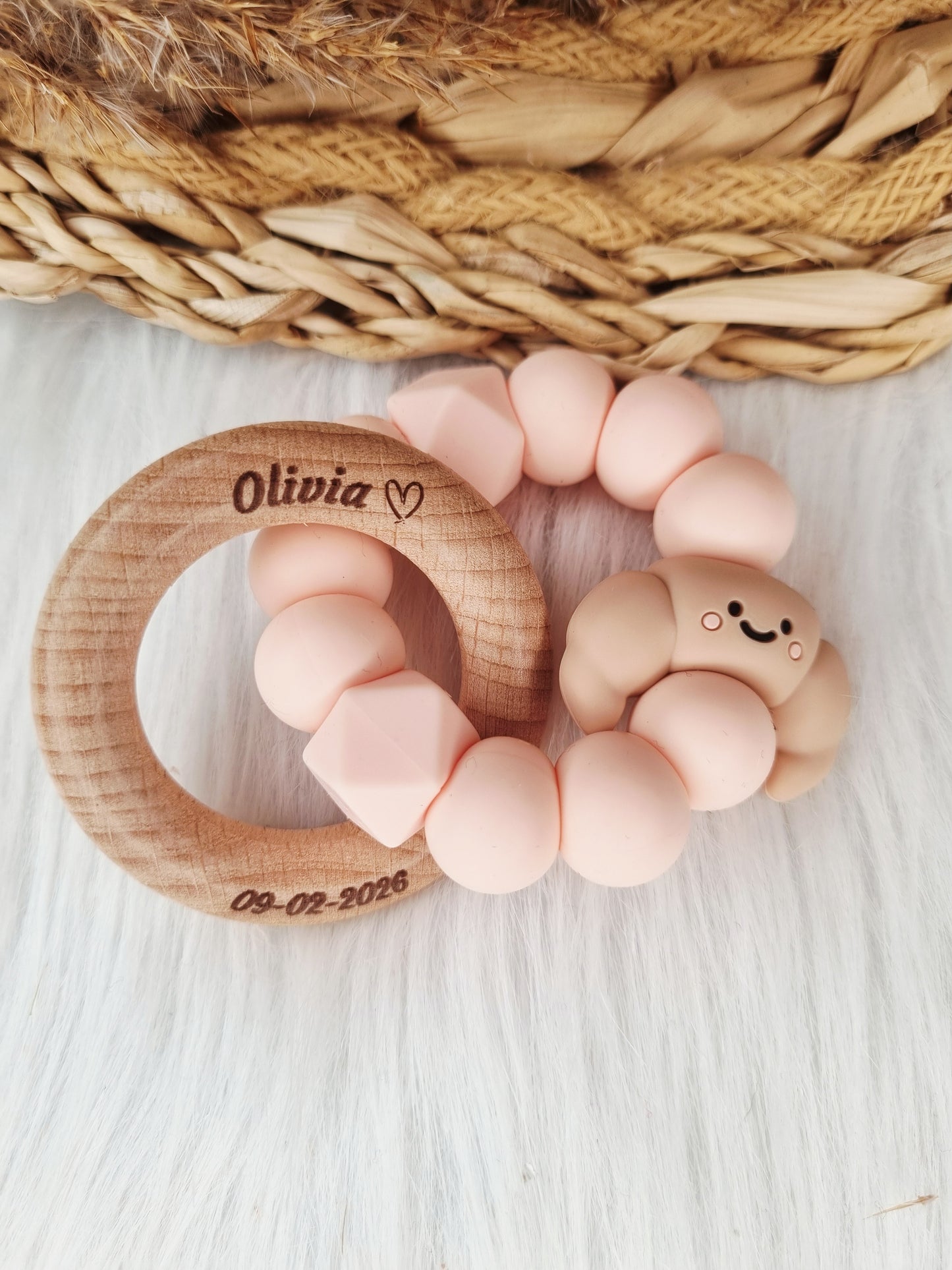 Bijtring gegraveerd met figuurtje (Jouw eigen ontwerp) croissant lightpink 
