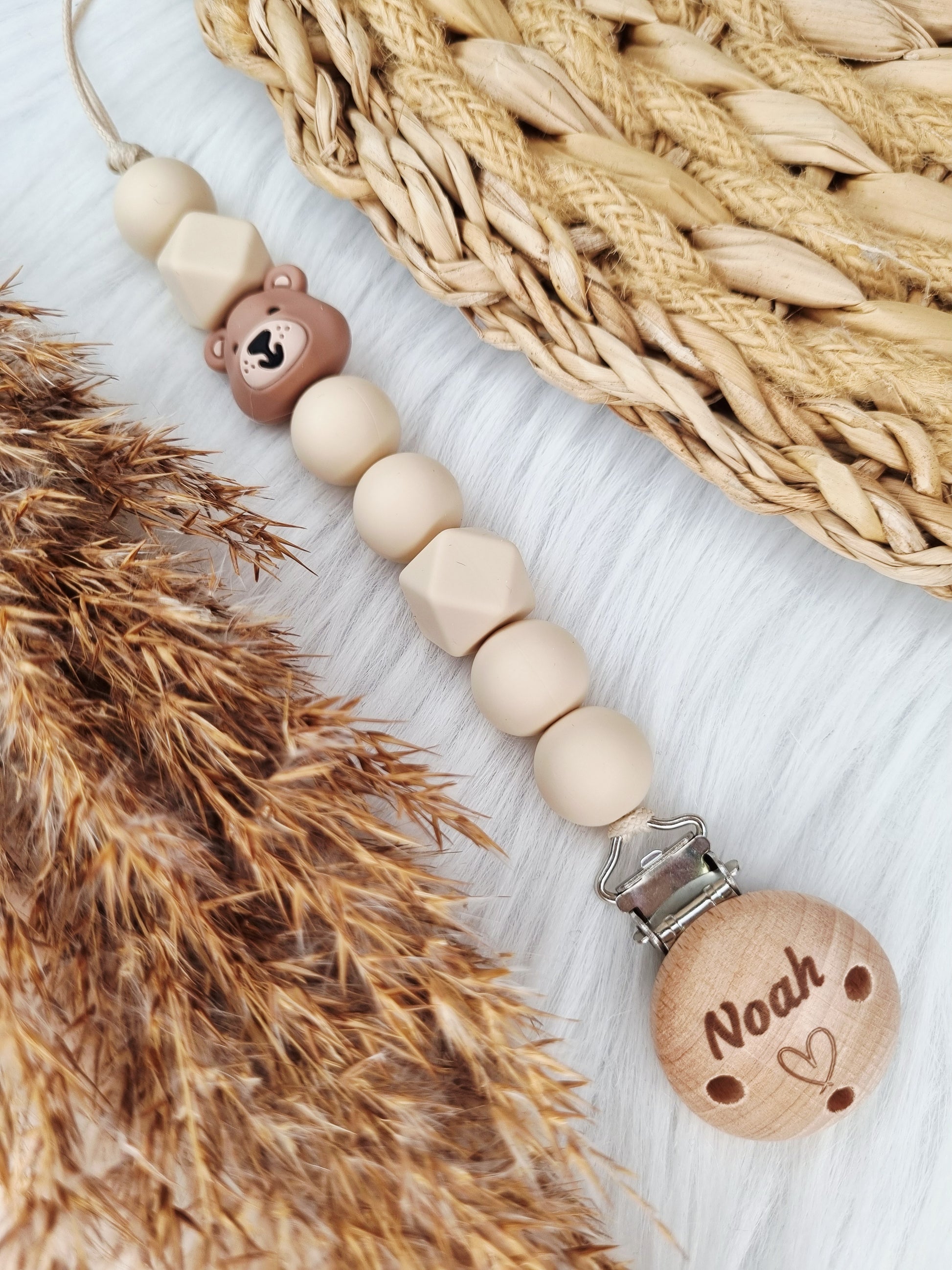 Newborn speenkoord gegraveerd met figuurtje (Jouw eigen ontwerp)
Beer, beige