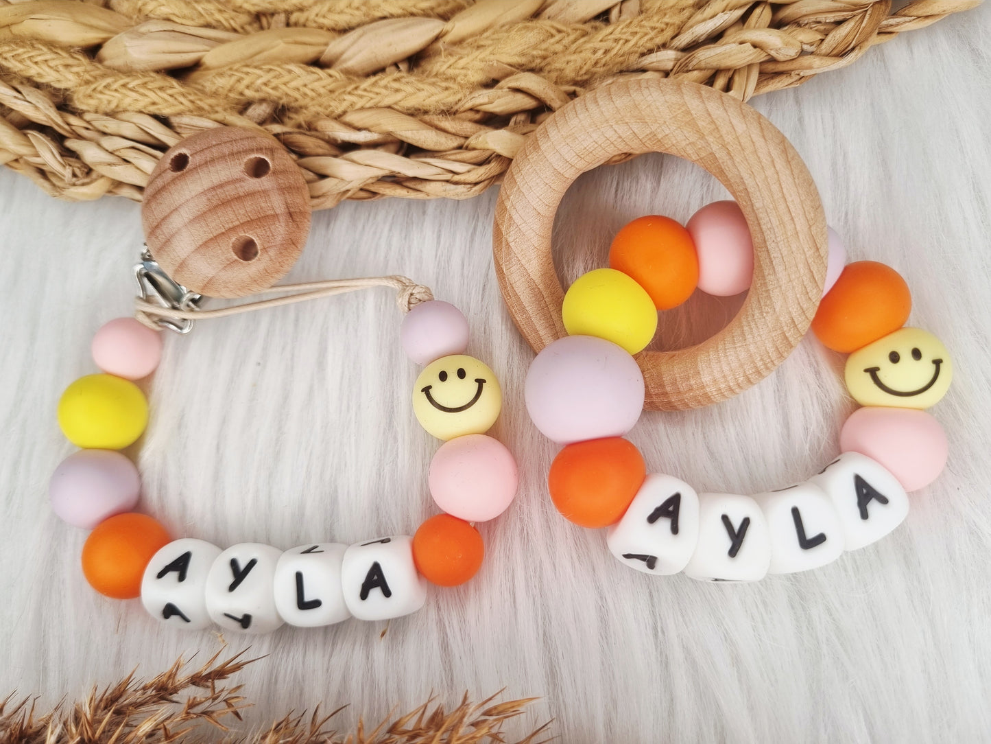 Bijtring met naam - Smiley - babypink, geel, lila, oranje