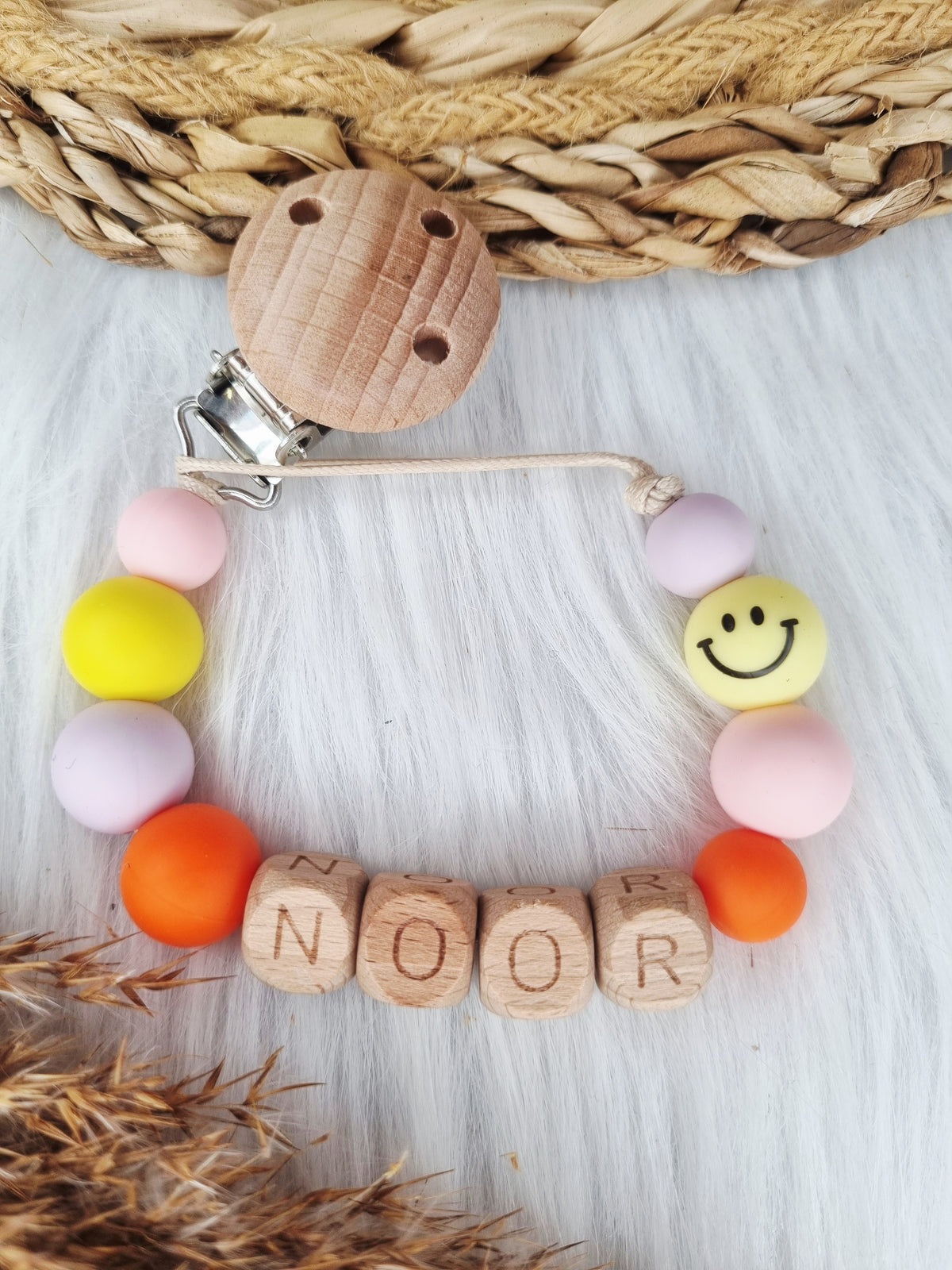 Speenkoord met naam - Smiley, babypink, geel, lila, oranje