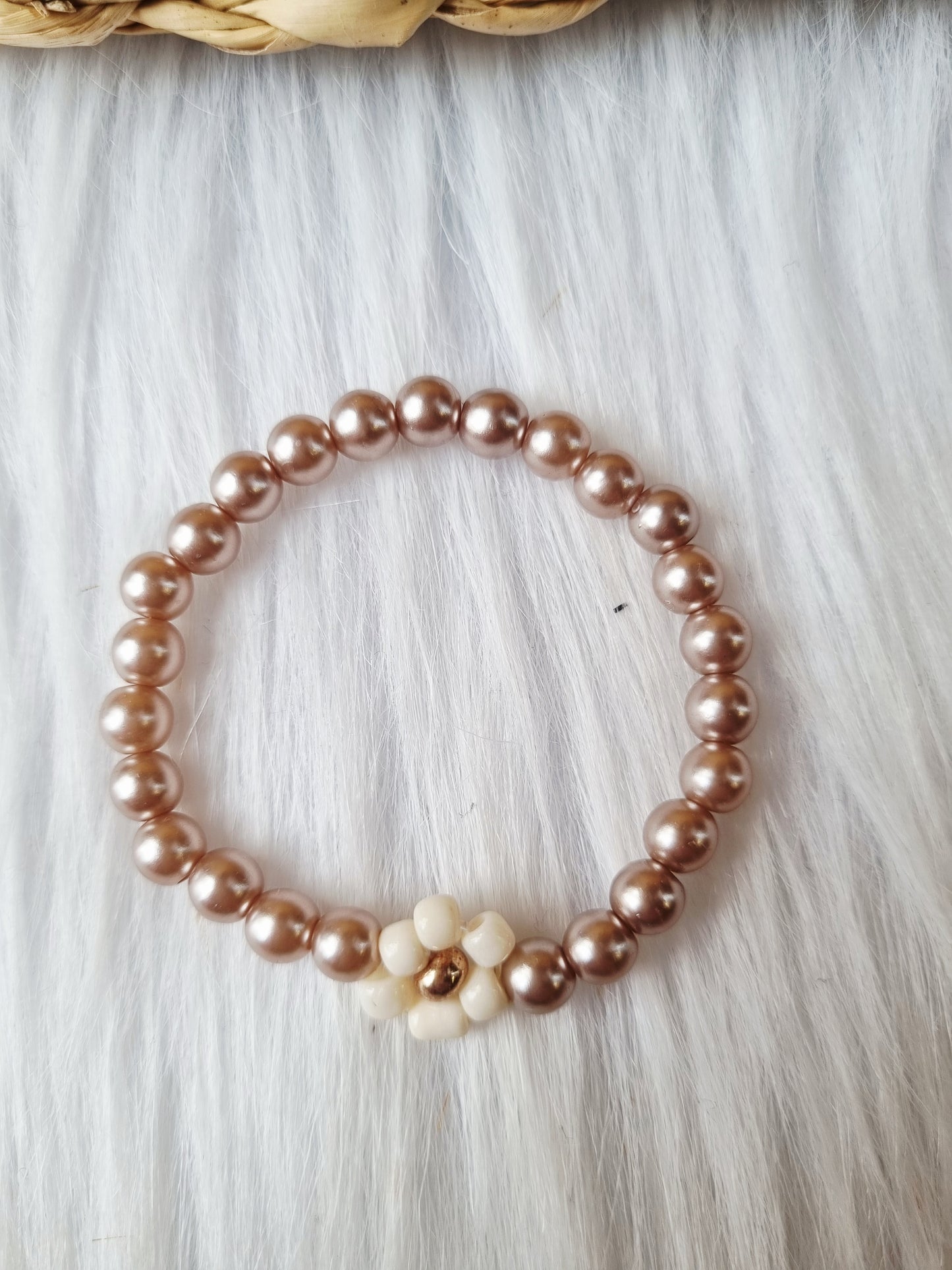 Kinder armband Pearl daisy single bruin