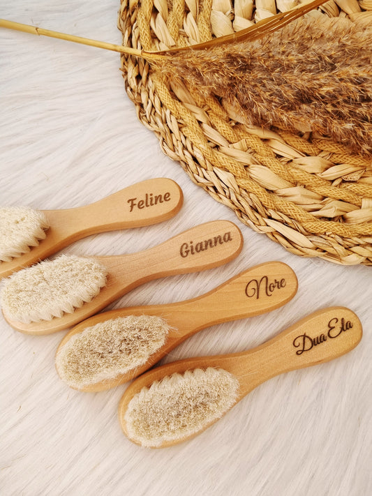 Houten babyborstel met naam (gegraveerd)