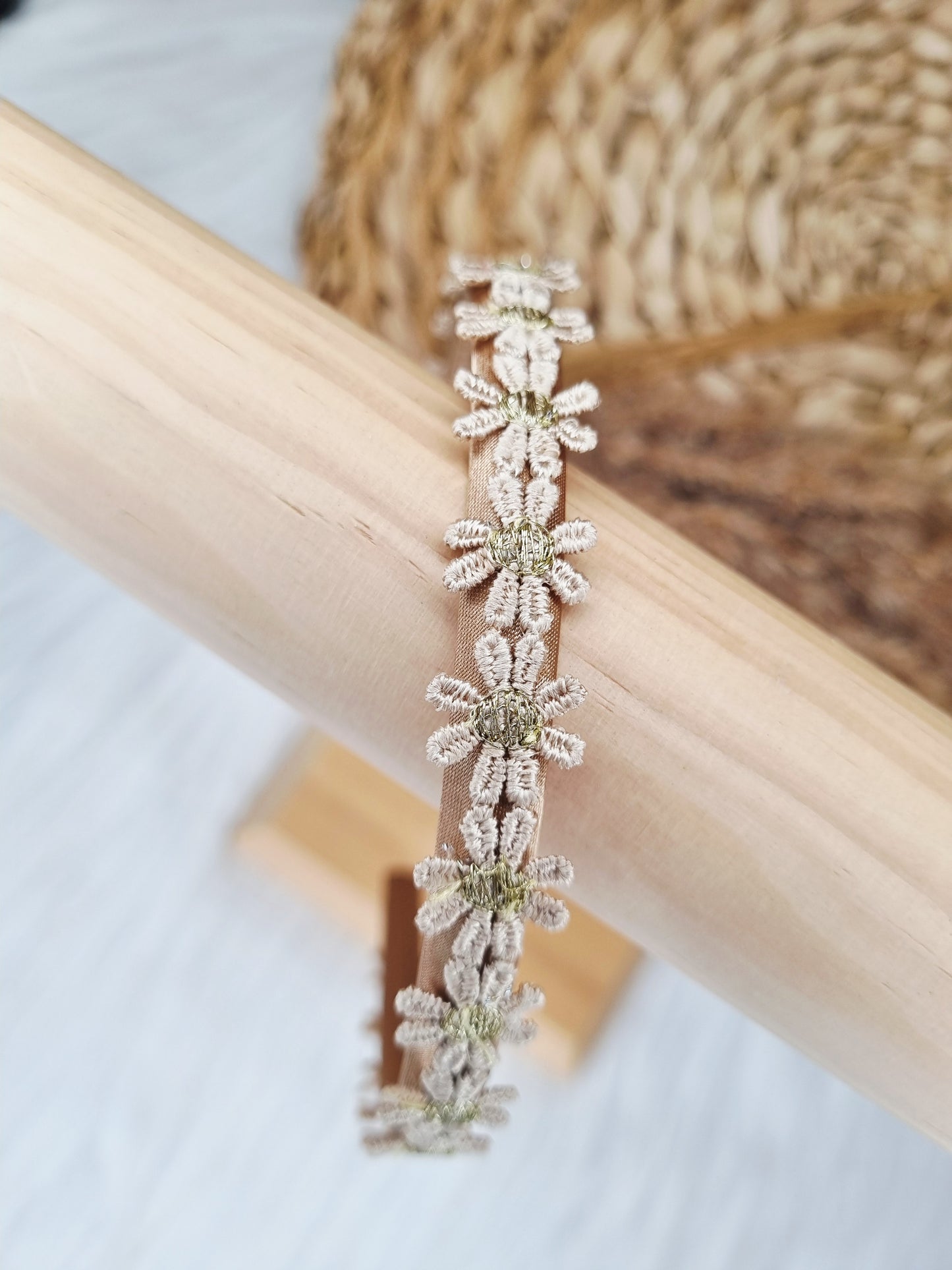 Diadeem daisy beige, goud
