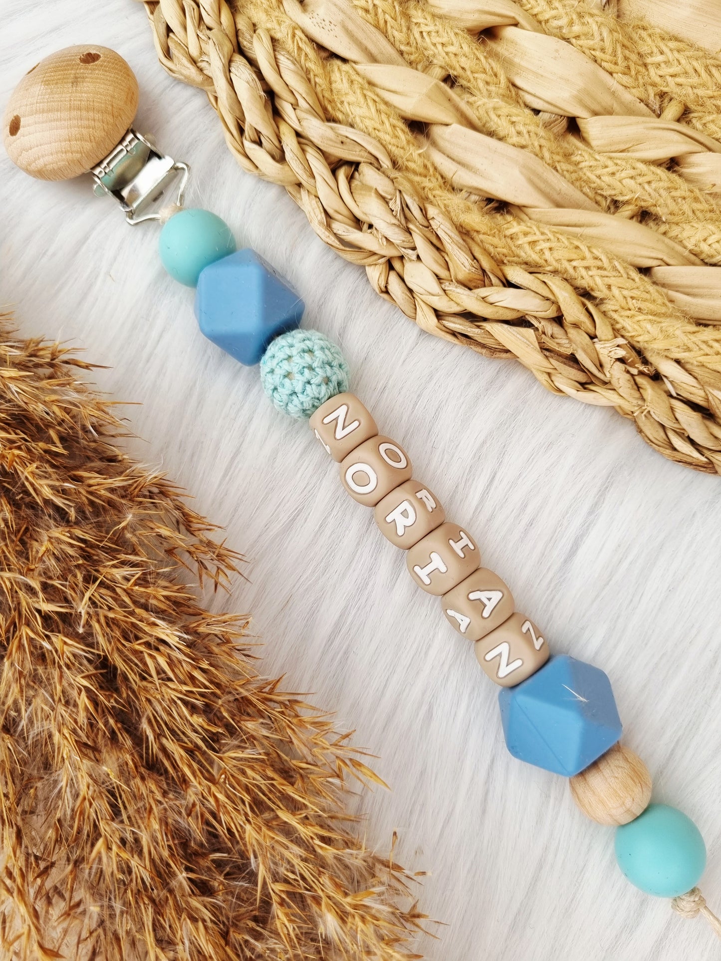 Speenkoord met naam jouw eigen ontwerp 
Jeans blauw, turquoise 