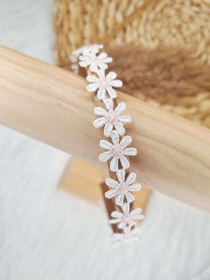 Diadeem daisy roze