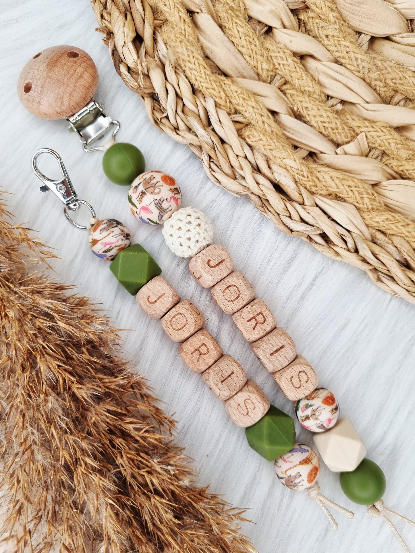 Speenkoord met naam - Safari, donkergroen, beige met bijpassende sleutelhanger 