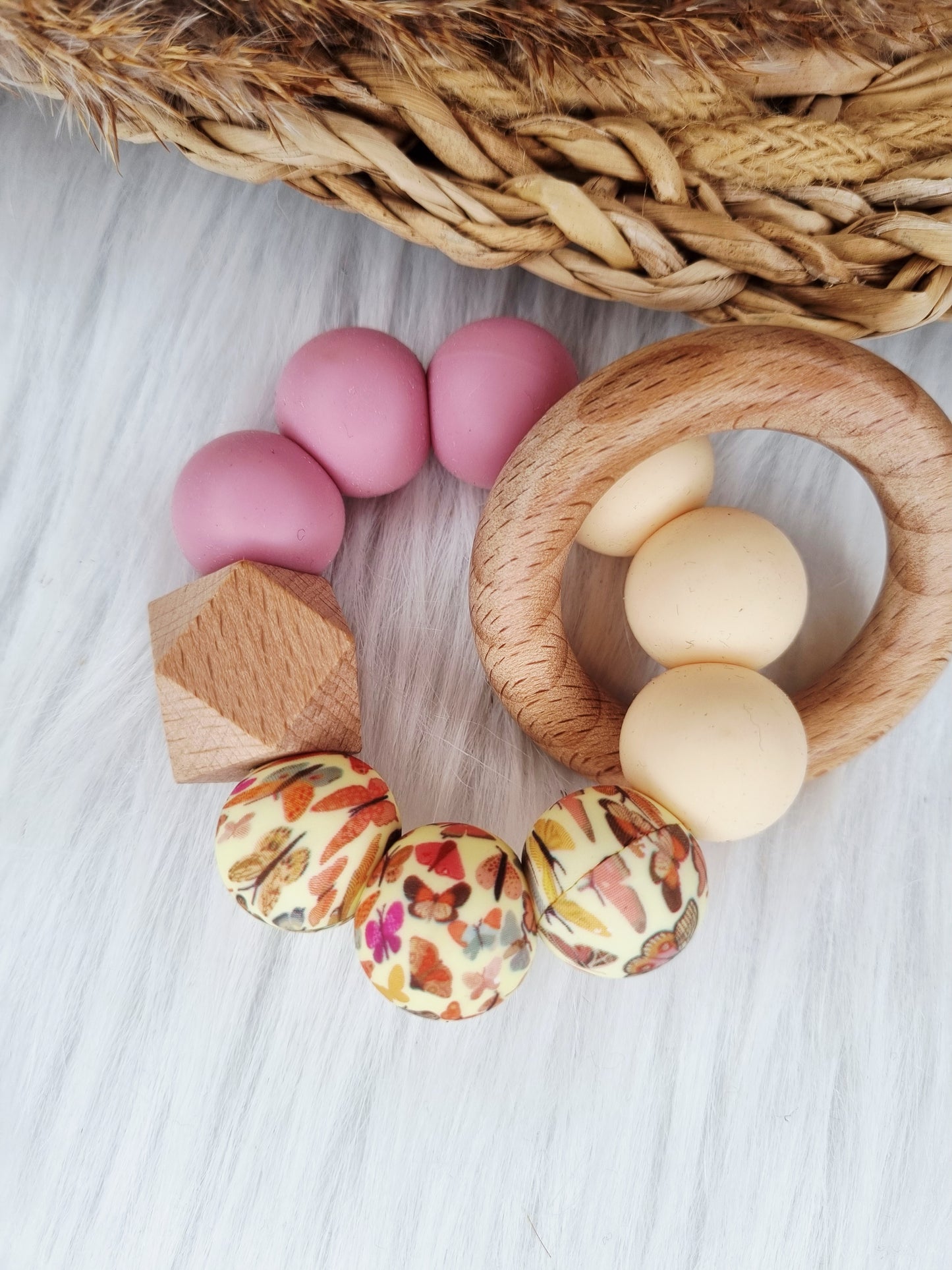 Bijtring met naam vlinder, dusty rose, vanille 