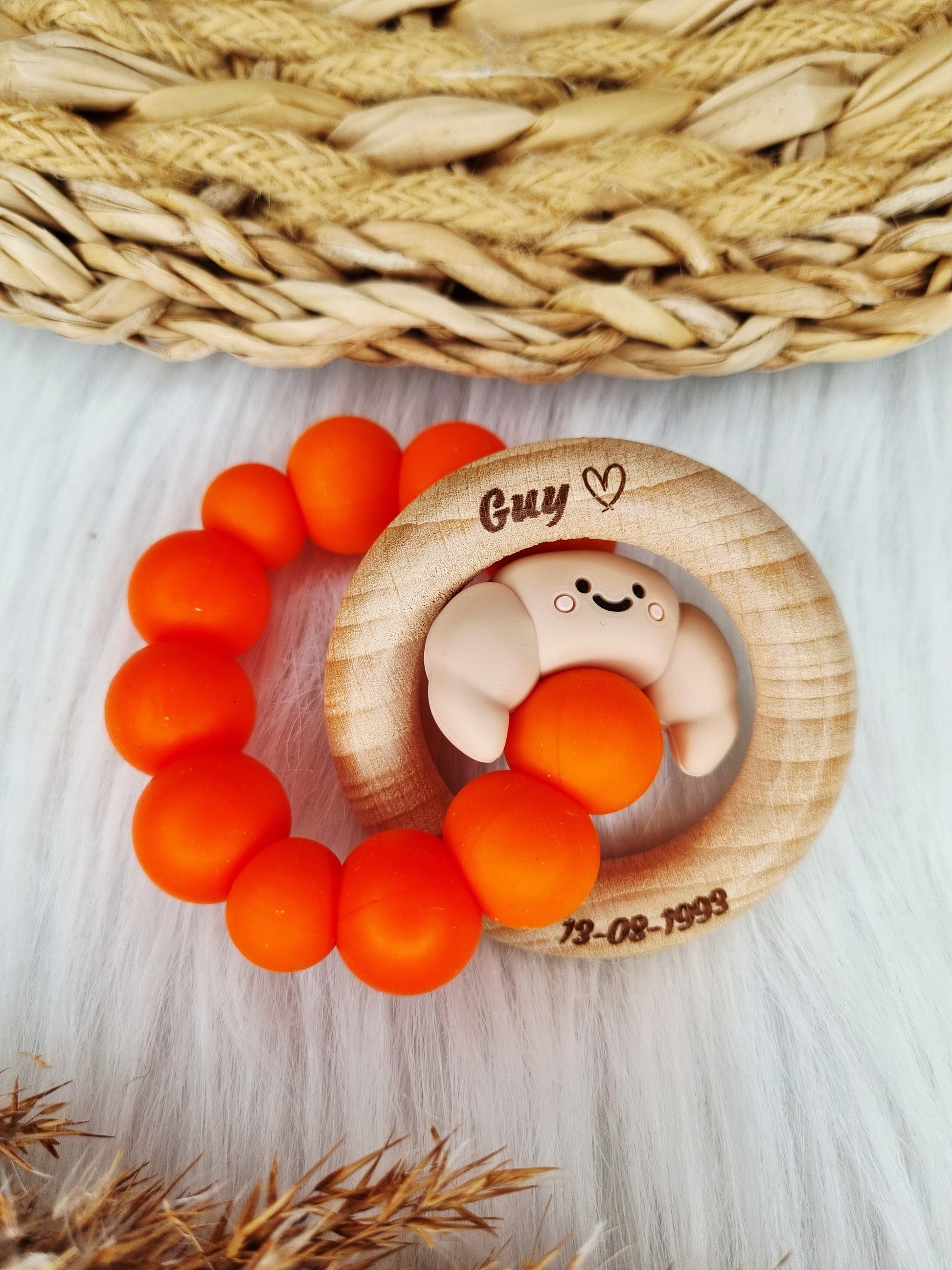 Bijtring gegraveerd jouw eigen ontwerp 
Croissant, oranje 