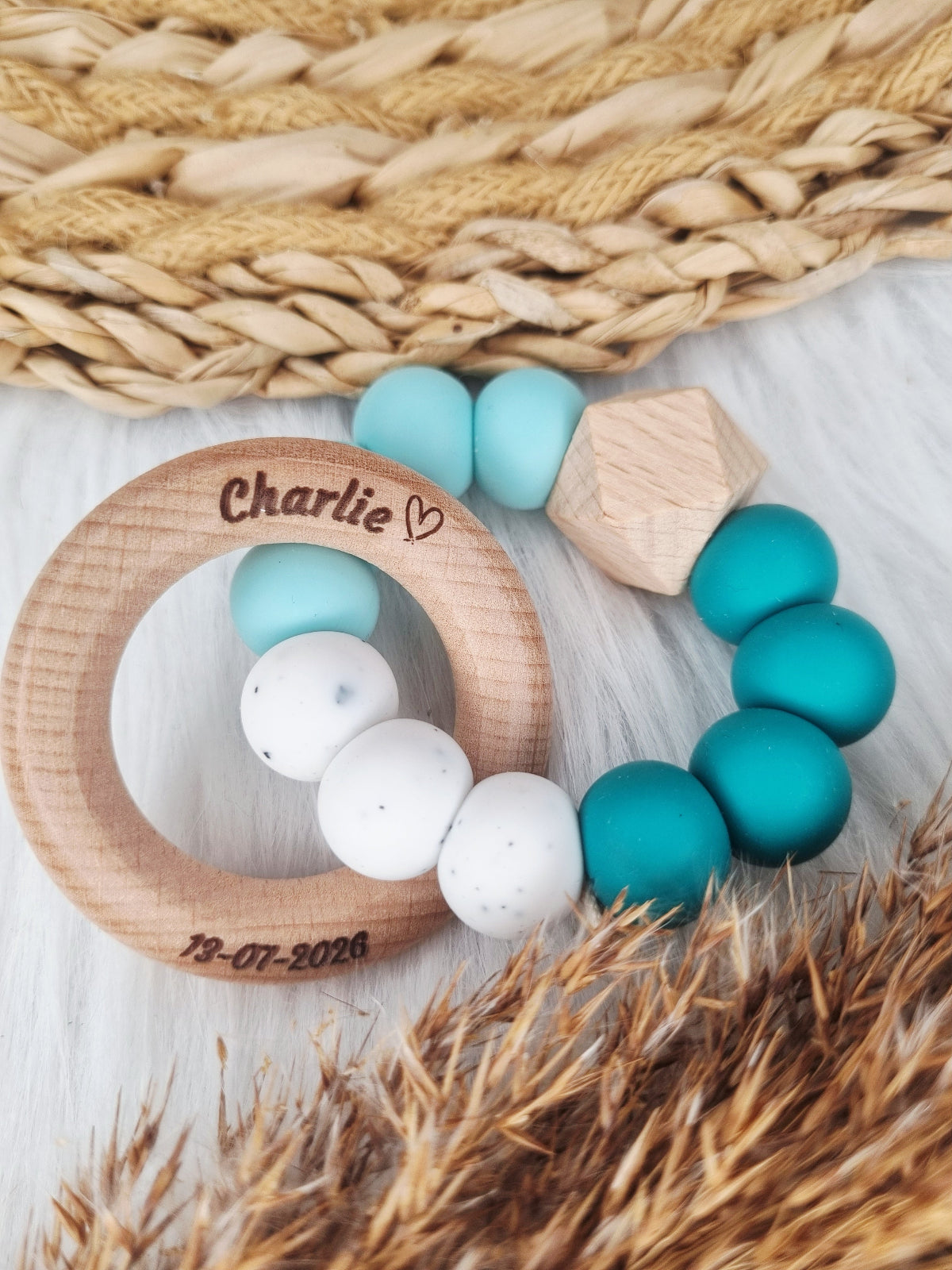 bijtring gegraveerd Turquoise-emerald-grit