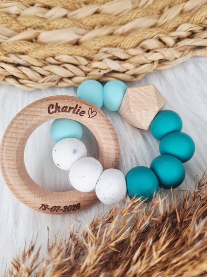 bijtring gegraveerd Turquoise-emerald-grit
