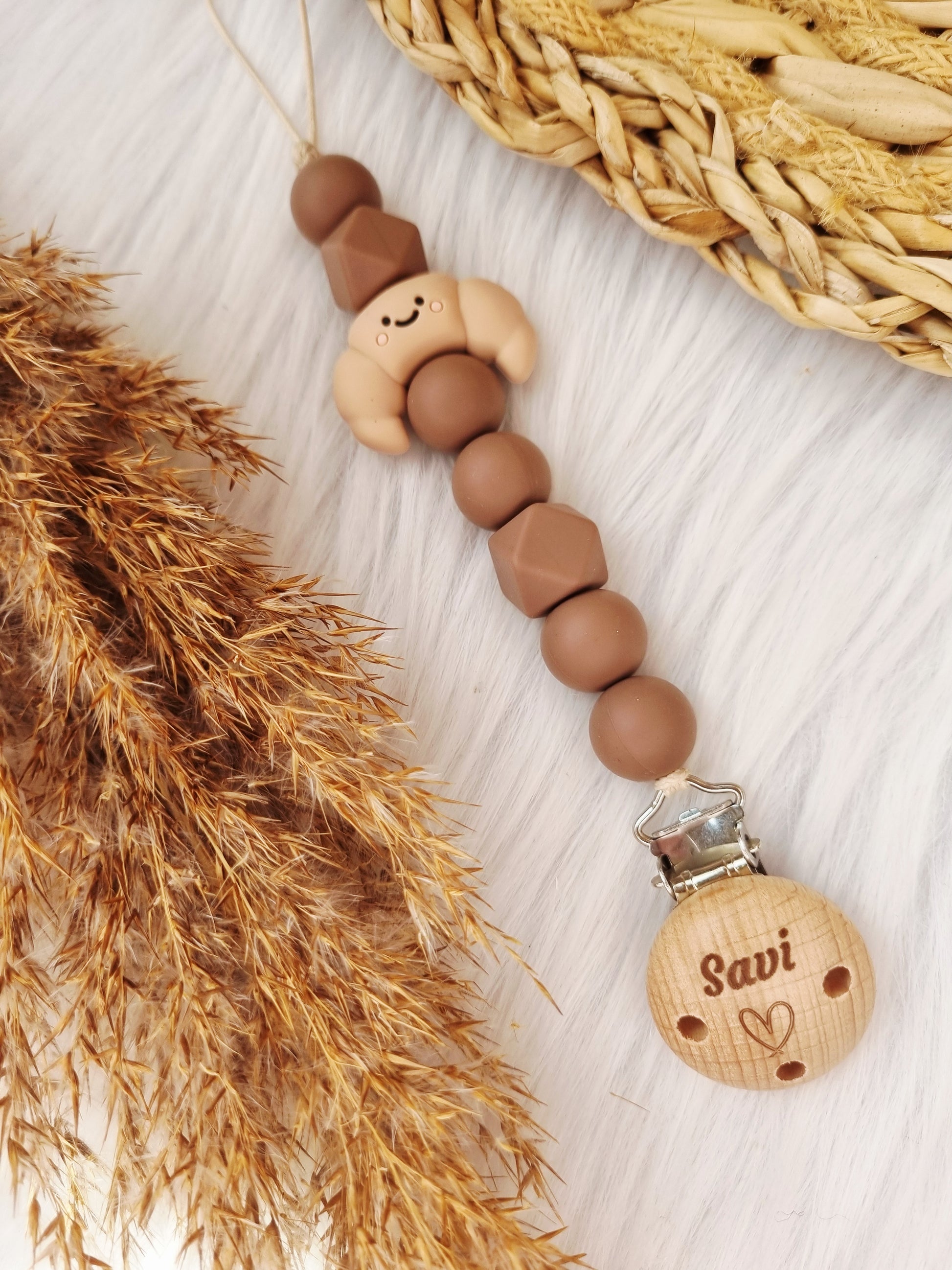 Newborn speenkoord gegraveerd met figuurtje (Jouw eigen ontwerp) croissant, brownie