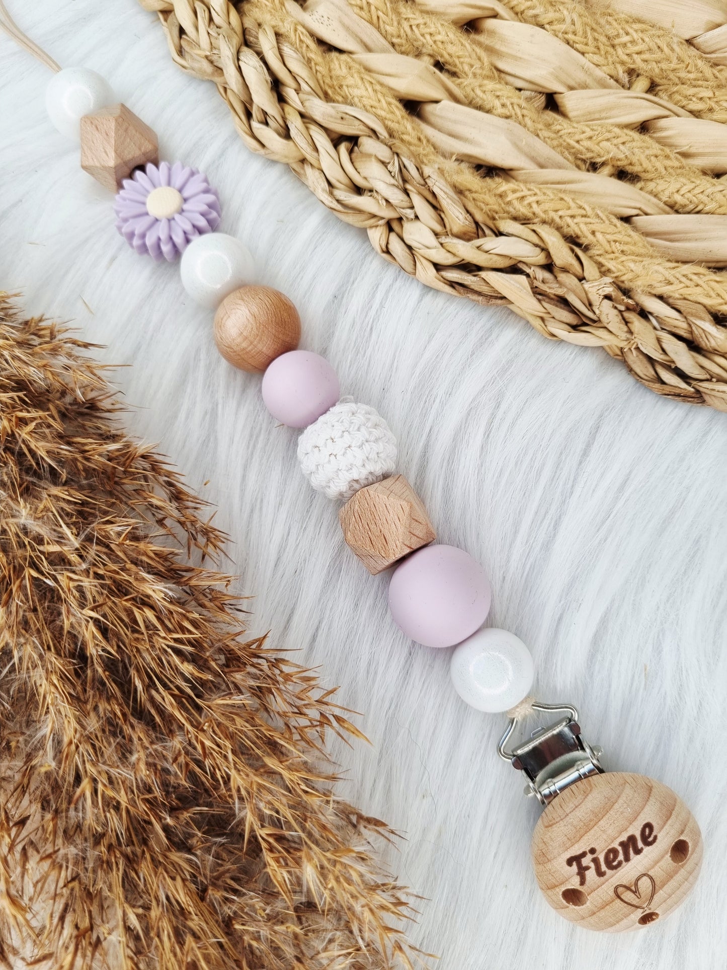 Speenkoord gegraveerd daisy lila, glossy wit