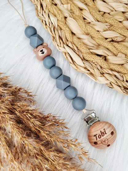 Newborn speenkoord gegraveerd beer, donkergrijs 