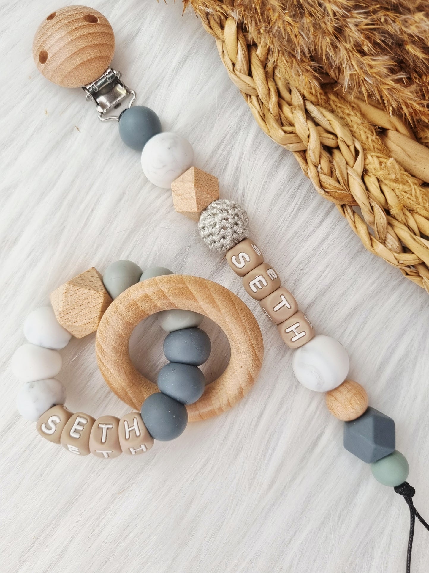 Speenkoord met naam marble, donkergrijs, lichtgrijs met bijpassende bijtring 