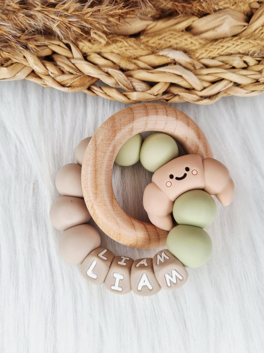 Bijtring met naam - Croissant sage, klei