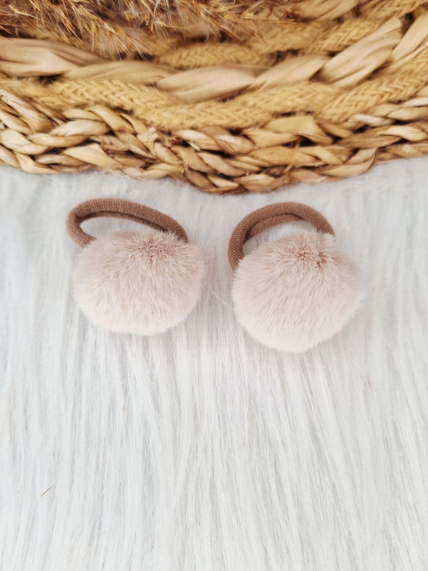 Mini haarelastiekjes Bont bolletje creme 2 stuks
