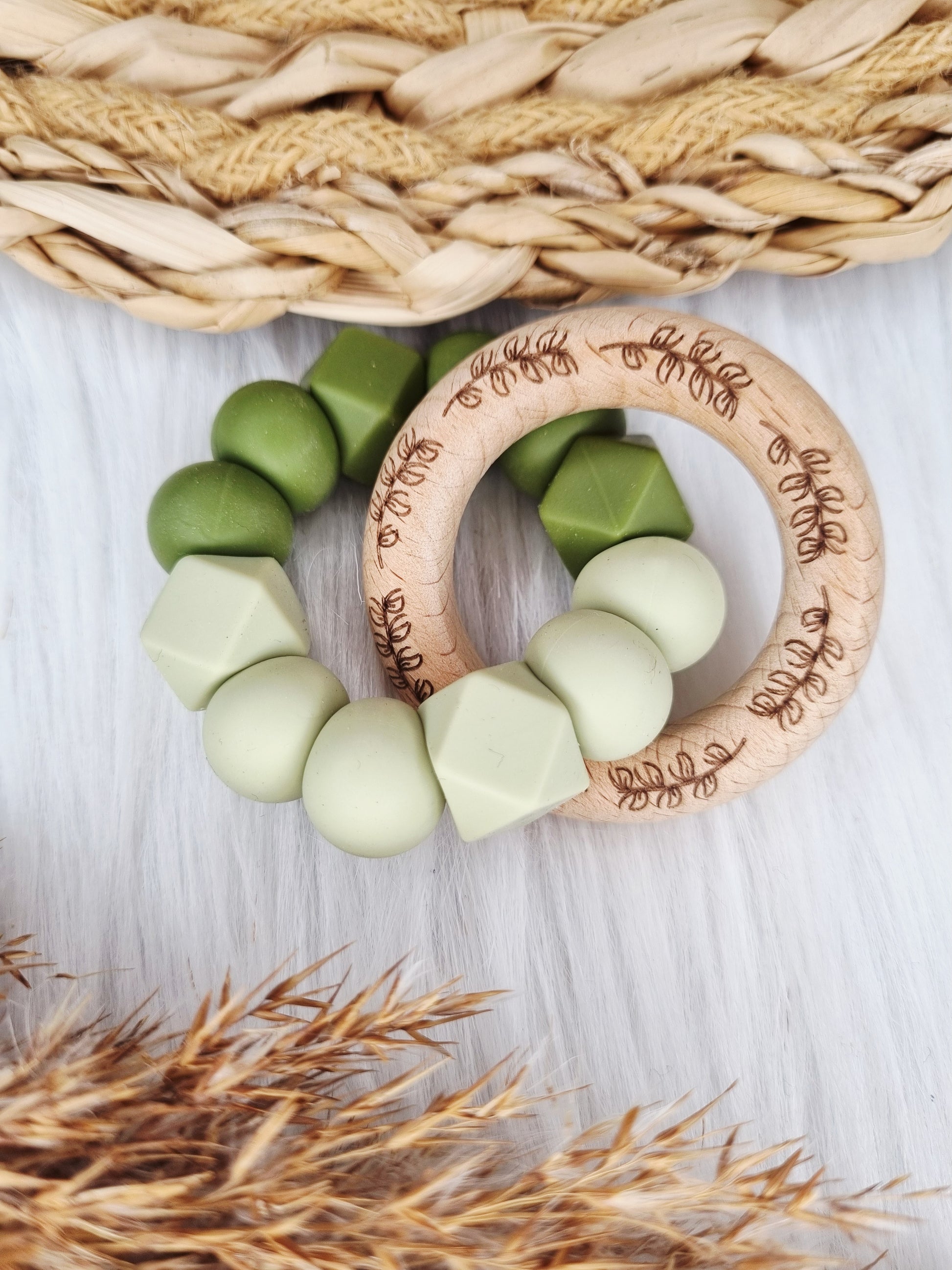 Bijtring met naam - Leaf, donkergroen, sage (takjes)